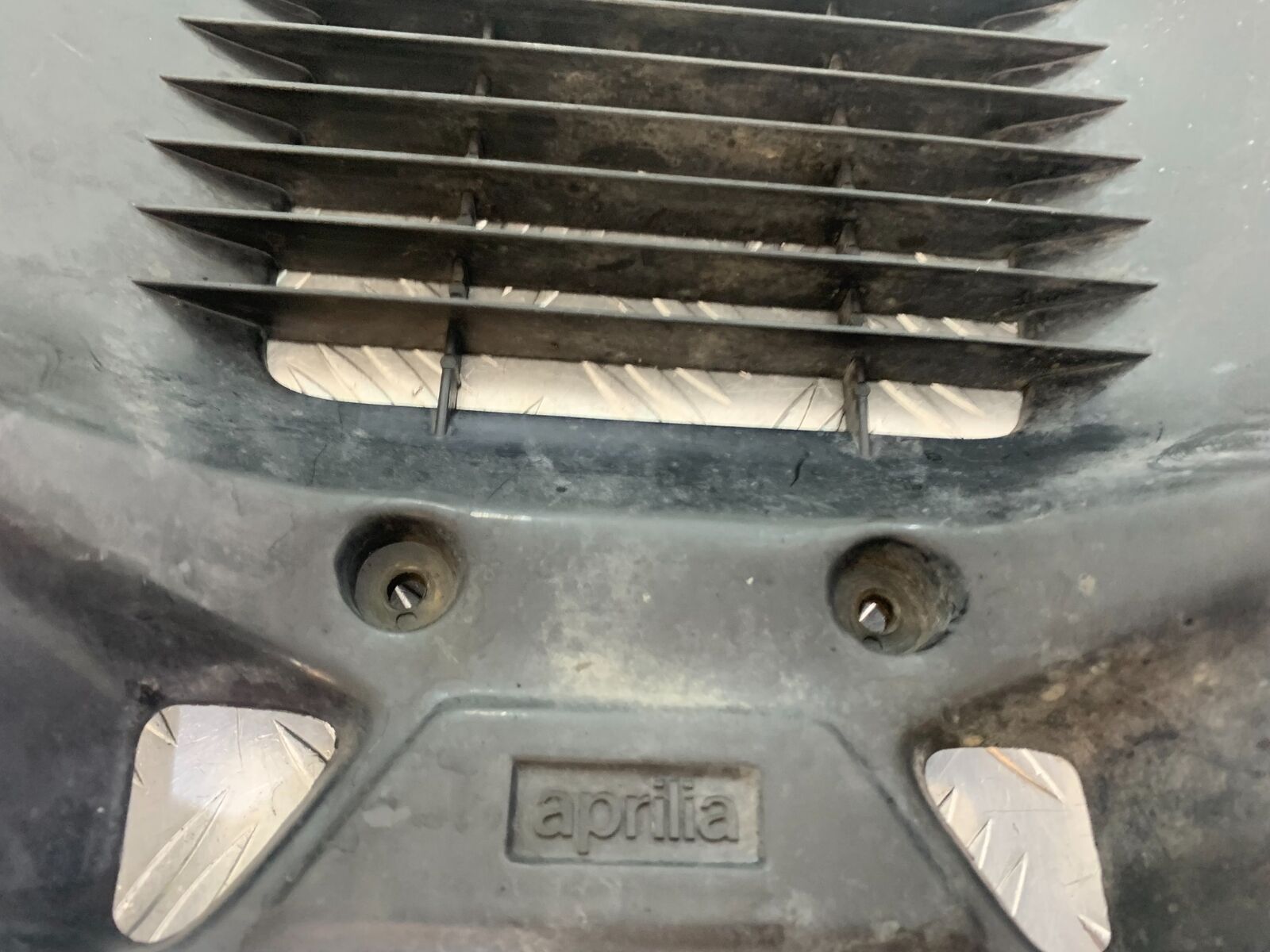APRILIA RS50 RS 50 RADIATOR GRILL   YEAR 1996-1998 (CMB1132)