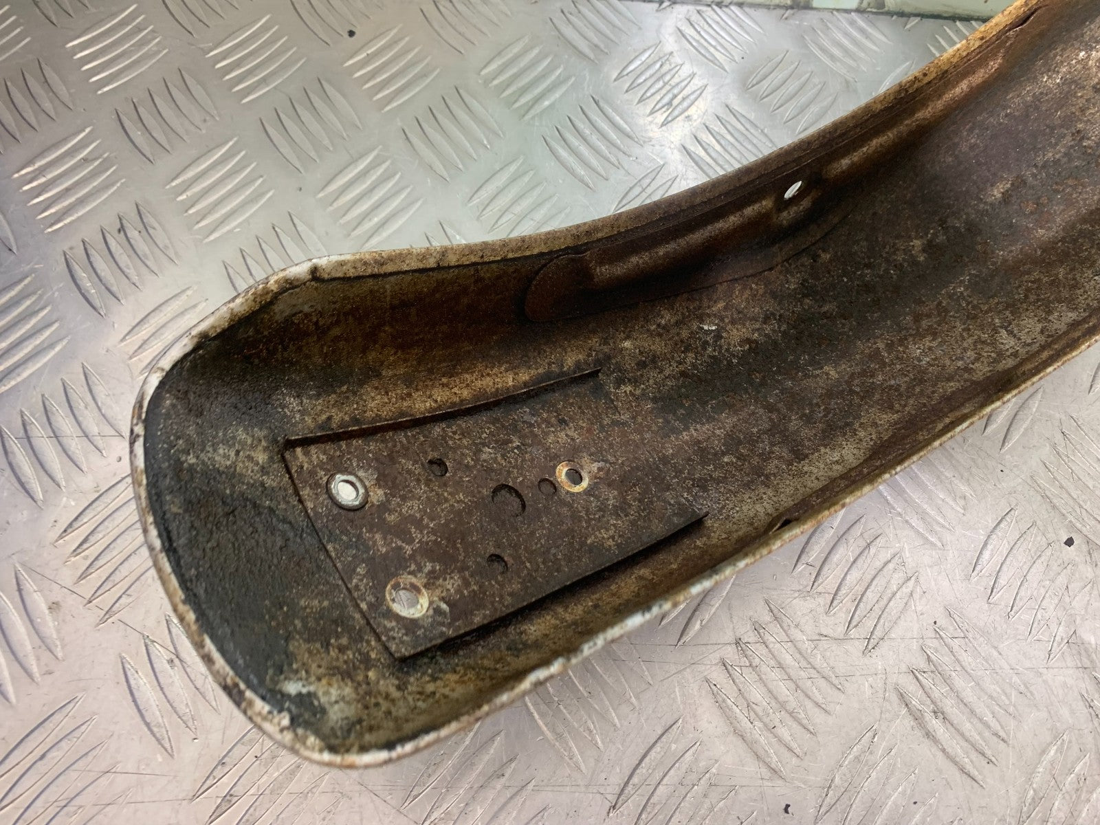 SUZUKI GP100 GP 100 REAR MUDGUARD  YEAR 1978-1988 (CMB1259)