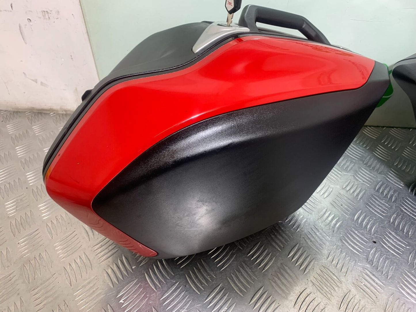 MV AGUSTA TURISMO VELOCE 800 LEFT AND RIGHT PANNIERS  YEAR 2014-17 (CMB1051)