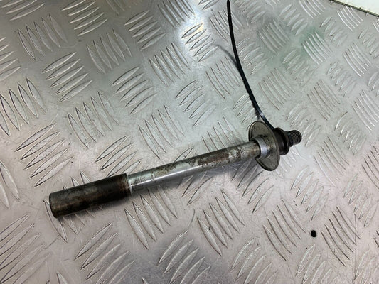 SUZUKI GSF650 GSF 650 FRONT WHEEL SPINDLE  YEAR 2005-06  (CMB1028)