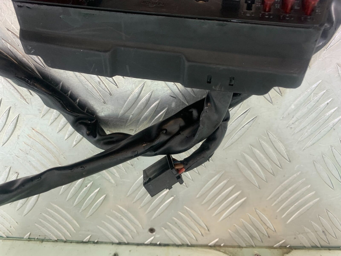 HONDA VFR400 VFR 400 NC21 FUSE BOX   YEAR 1986-87 (CMB1043)