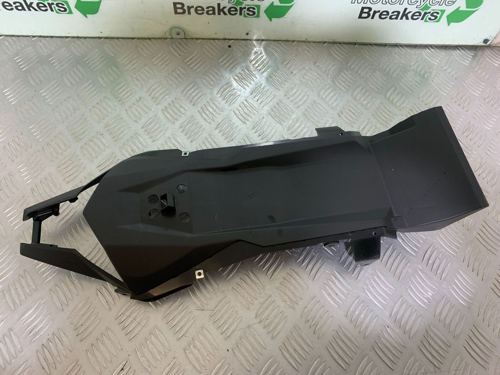 KAWASAKI NINJA 400 EX 400 UNDERTRAY  YEAR 2024 (CMB1075)