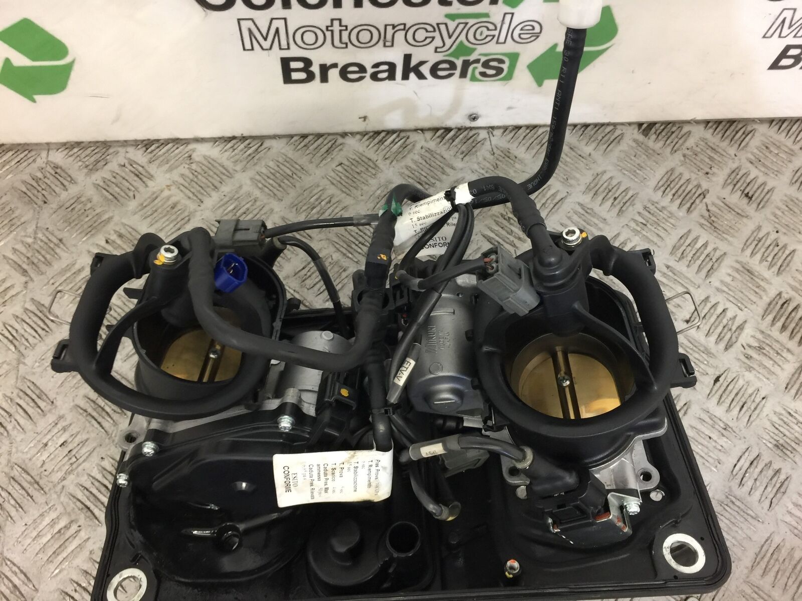 DUCATI 1299 PANIGALE THROTTLE BODIES FUEL INJECTION ASSEMBLY  YEAR 2016