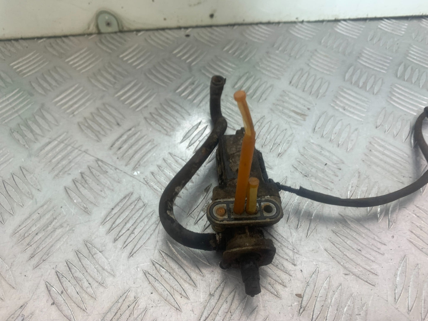 YAMAHA XV535 XV 535 VIRAGO PETROL TAP YEAR 1994-02 (CMB1139)