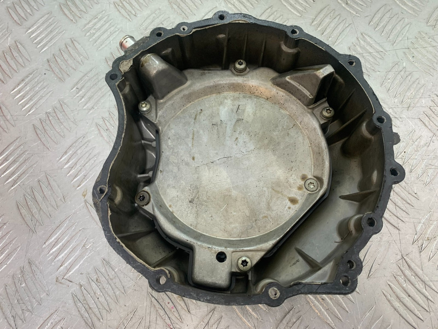 TRIUMPH TROPHY 900 ENGINE CLUTCH COVER YEAR 1991-95 (CMB1251)