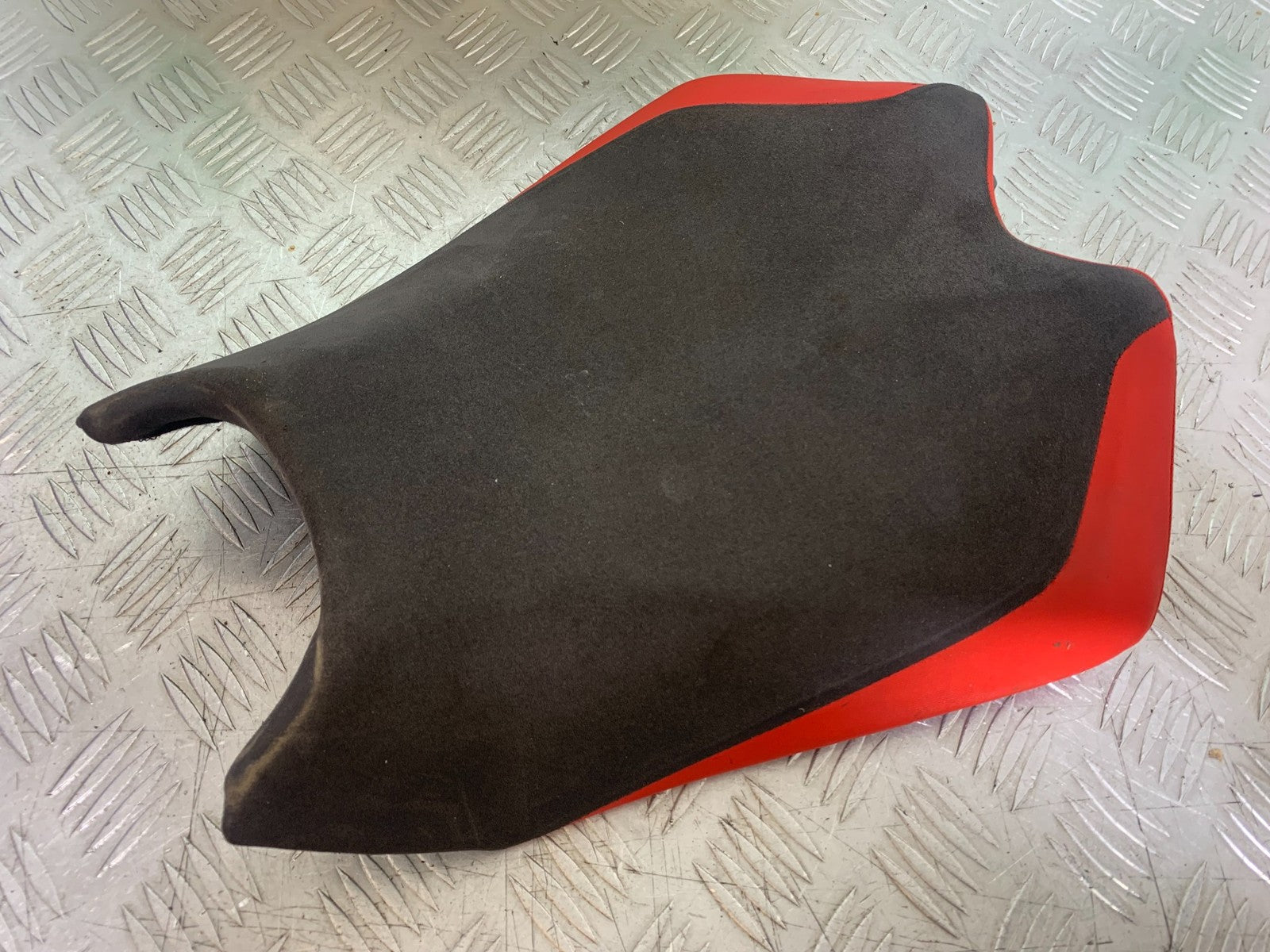 APRILIA RSV4 FACTORY FRONT SEAT  YEAR 2009-2012 (CMB1224)