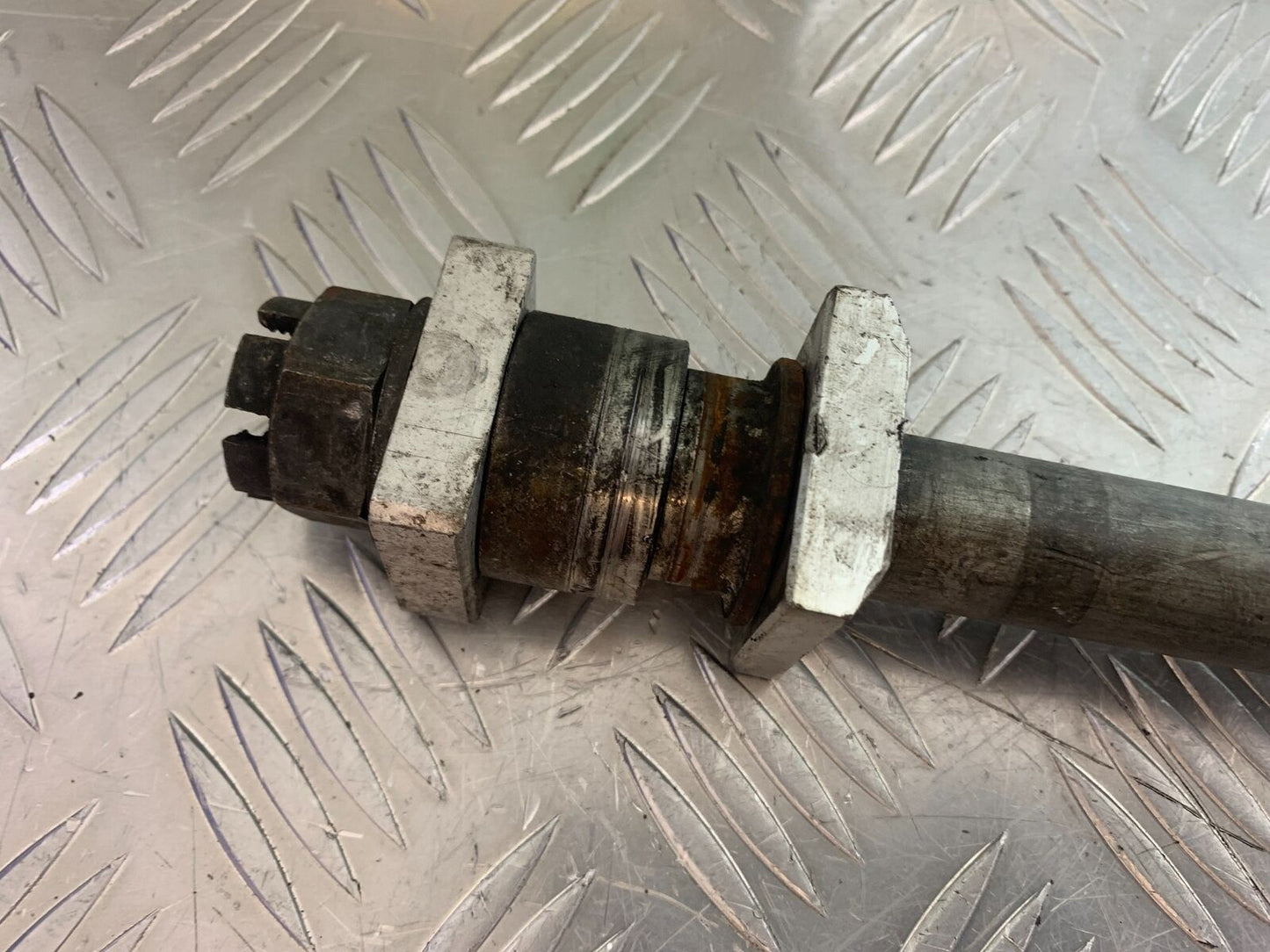 KAWASAKI ZX6R ZX6 J REAR WHEEL SPINDLE  YEAR 2000 (CMB1129)