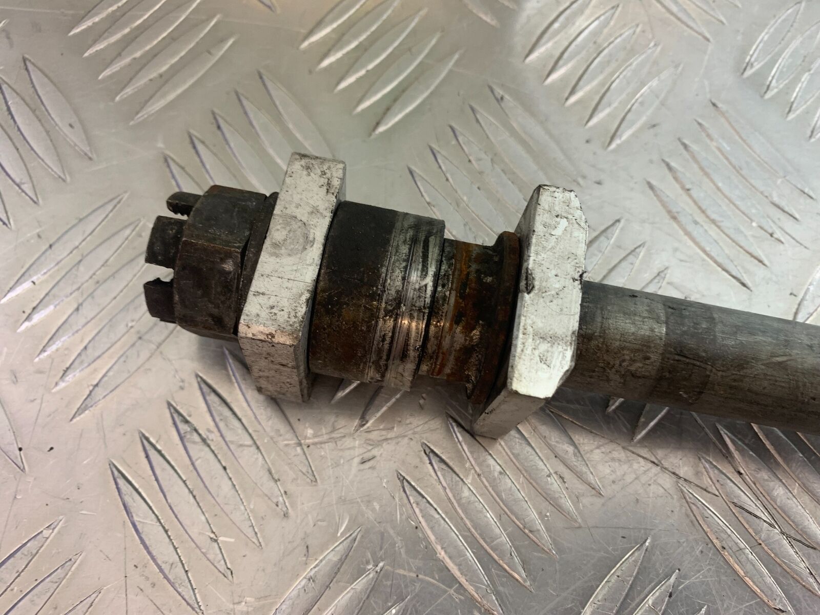 KAWASAKI ZX6R ZX6 J REAR WHEEL SPINDLE  YEAR 2000 (CMB1129)