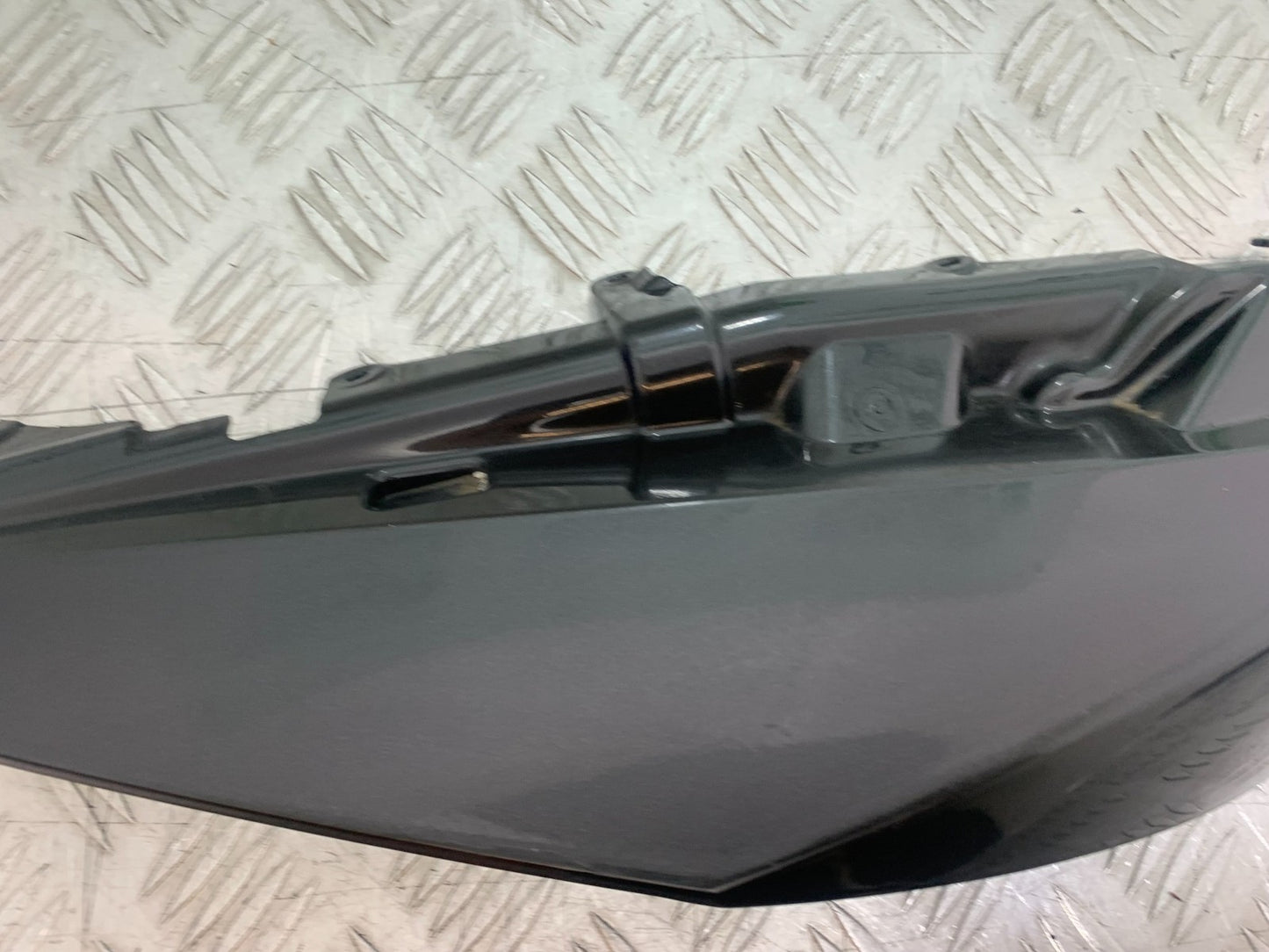KTM 990 SUPER DUKE RIGHT SEAT PANEL YEAR 2007-2011  (CMB1207)