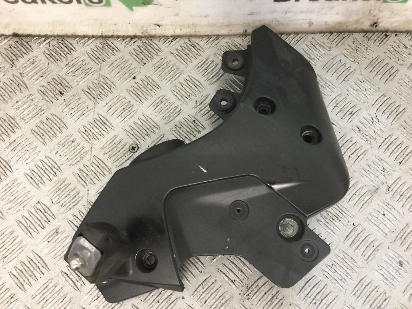 TRIUMPH TROPHY 1215 SE FRONT LEFT HANGER AND PEG  2012-2017 (STOCK 870)