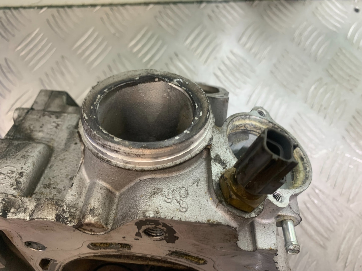 APRILIA 650 PAGASO STRADA CYLINDER HEAD AND CAMSHAFT   YEAR 2005-2010 (CMB1057)