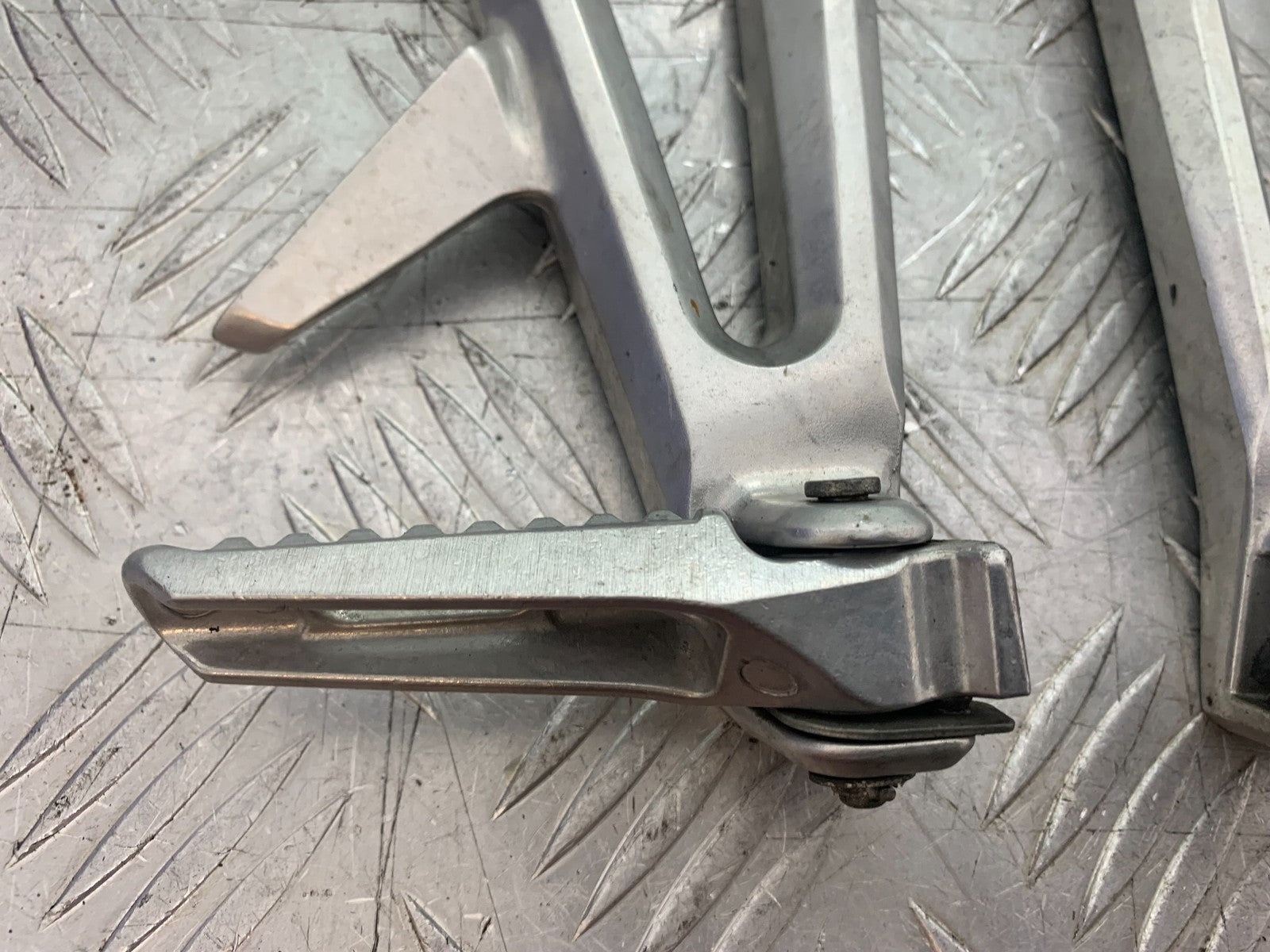 HONDA CBR1000 rr FIREBLADE REAR HANGERS AND PEGS  YEAR 2006 (CMB1220)