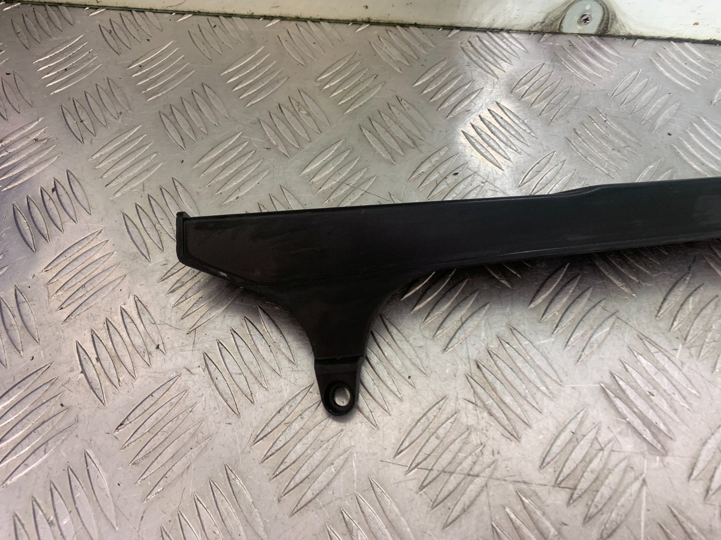 HONDA CBR1000 rr FIREBLADE CHAIN GUARD YEAR 2012-2016 (CMB1198)