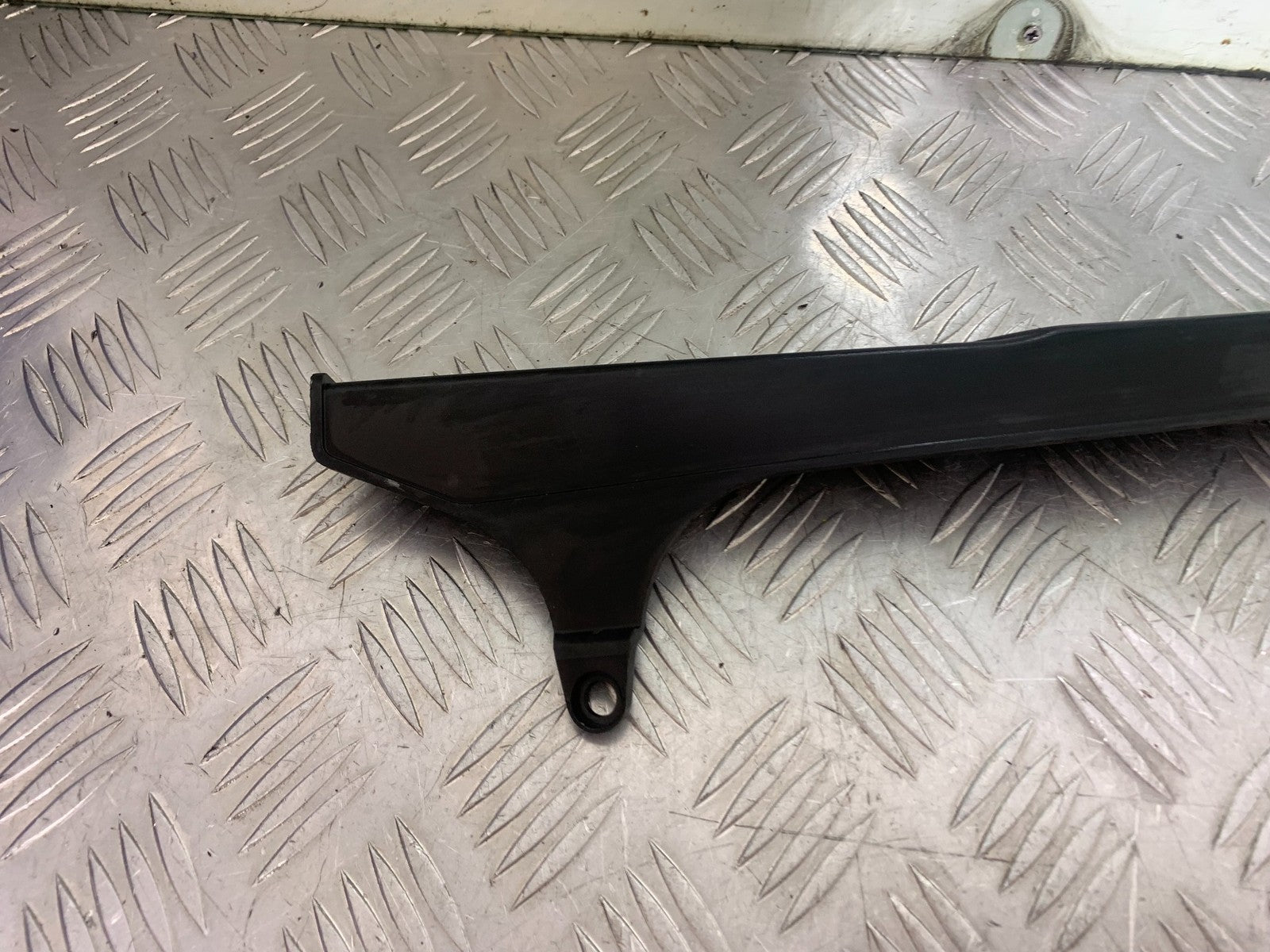 HONDA CBR1000 rr FIREBLADE CHAIN GUARD YEAR 2012-2016 (CMB1198)