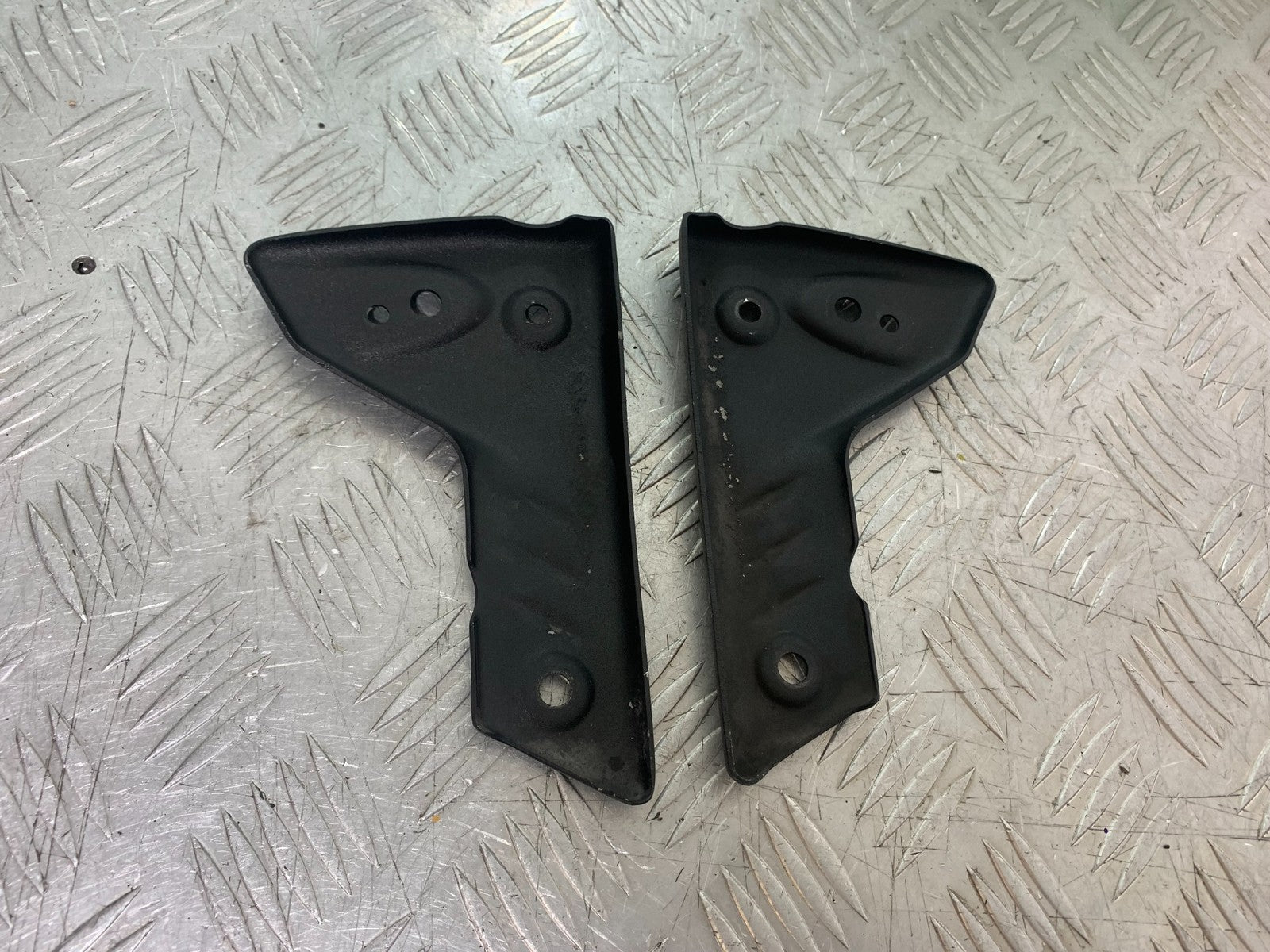 TRIUMPH 1050 SPEED TRIPLE RADIATOR COVERS  YEAR 2005-2007 (CMB1322)