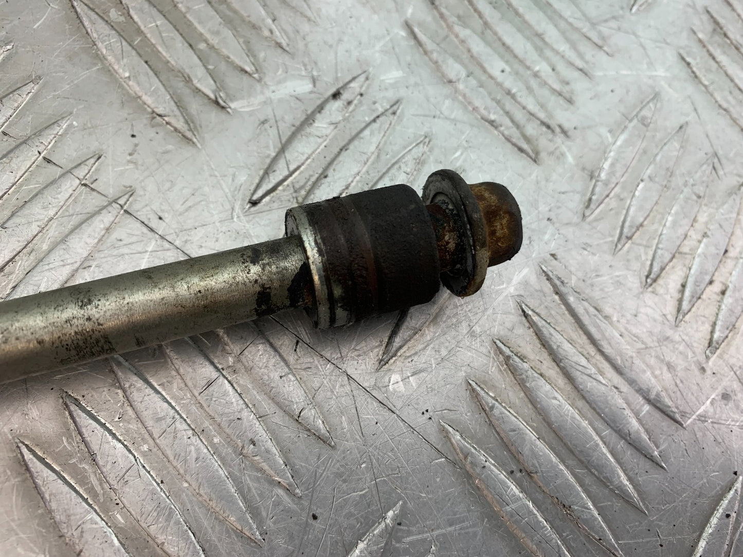 HONDA CBF125 CBF 125 FRONT WHEEL SPINDLE  YEAR 2009-14 (CMB1182)