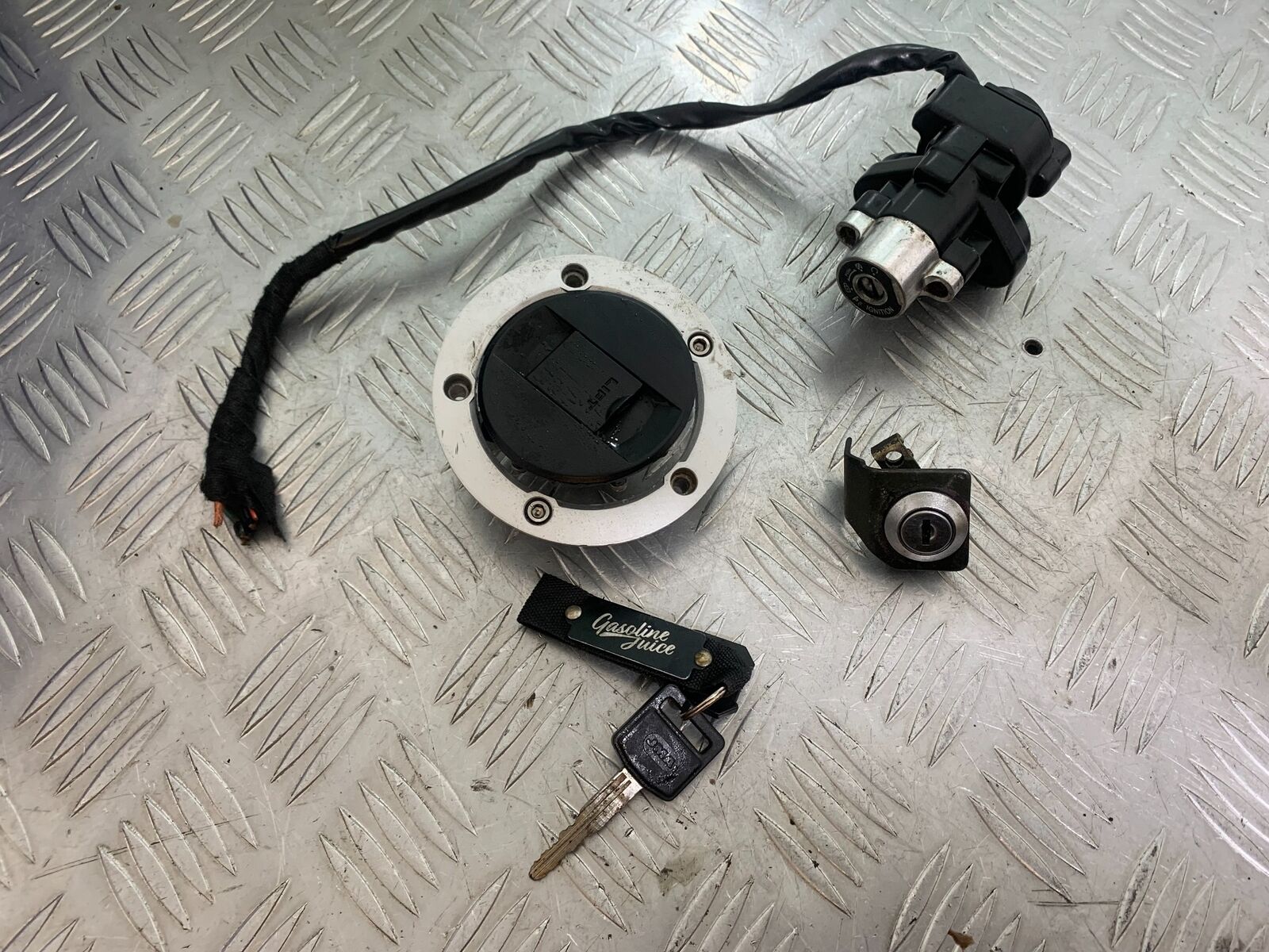 SUZUKI SV1000 SV 1000 K3 LOCKS AND LEY  YEAR 2003-2006 (CMB1111)