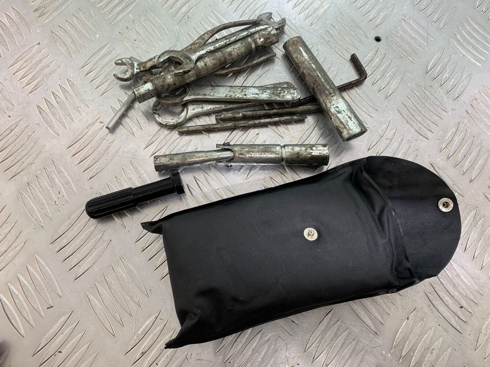 SUZUKI SV650 SV 650 TOOL KIT YEAR 2003-2006 (CMB1024)