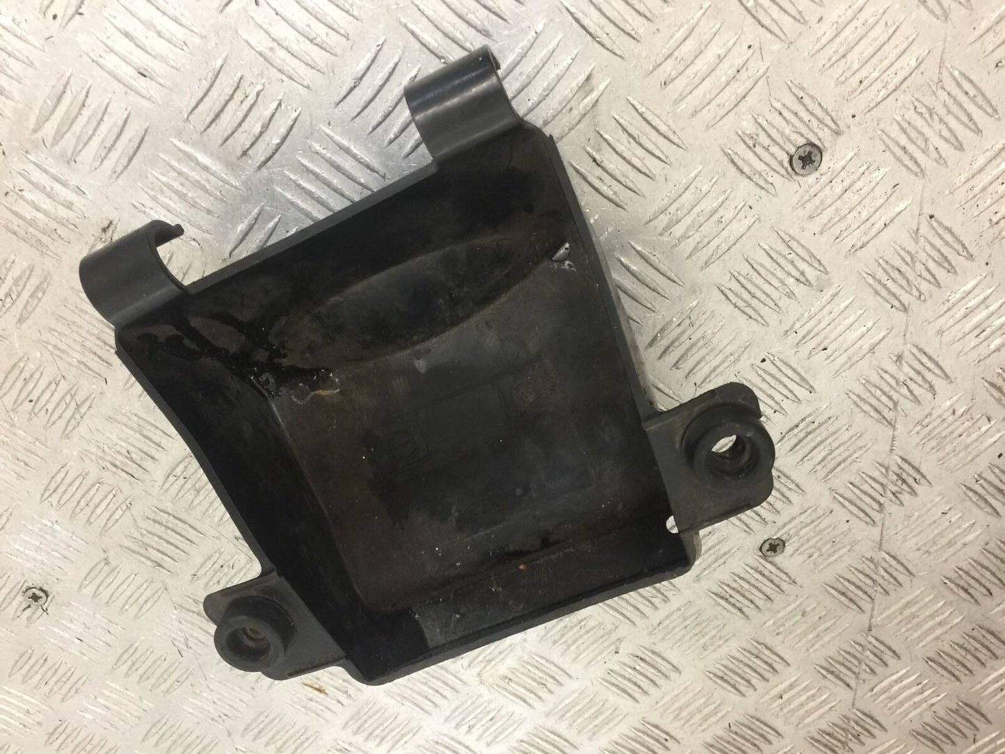 SUZUKI GSF600 GSF 600 BANDIT TOOL BOX HOLDER YEAR 2002 (STOCK 852)