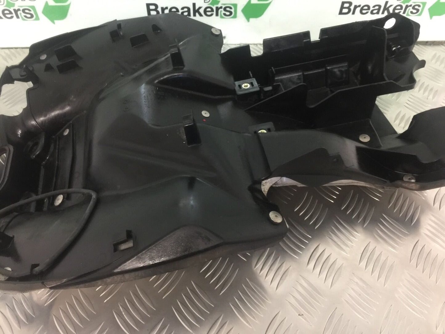 HONDA VFR800 VFR 800 V-TEC UNDERTRAY  YEAR 2003 -2009 (STOCK 916)