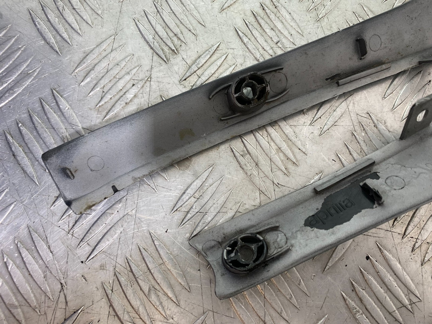 APRILIA RSV1000 RSV 1000 MILLE LEFT AND RIGHT SIDE INFILLS  1998- 2003 (CMB1184)