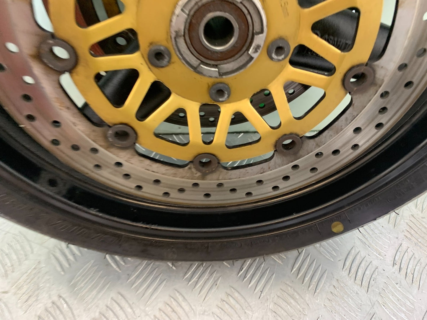 SUZUKI GSF1200 GSF 1200 BANDIT FRONT WHEEL AND DISCS   YEAR 2001-2004 (CMB1188)