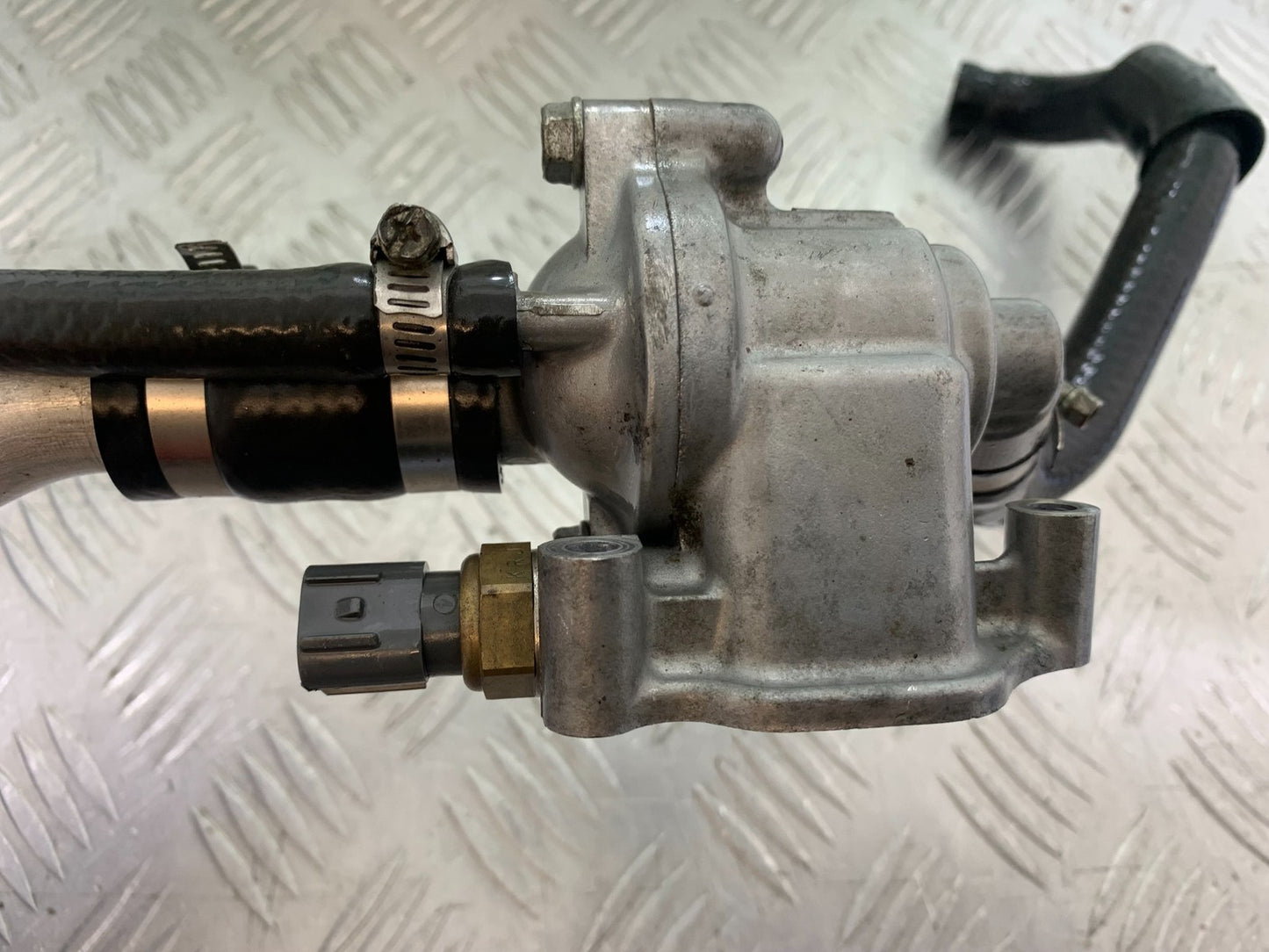 HONDA CBR1000 rr FIREBLADE THERMOSTAT   2008-2011 (CMB1253)