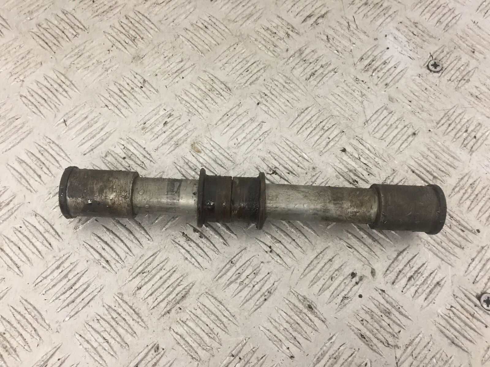 KAWASAKI ZX6R ZX6 J FRONT SPINDLE  YEAR 2000 (STOCK 836)