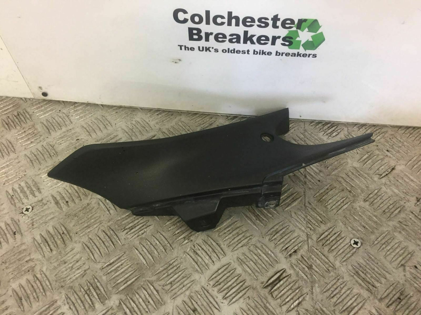 HONDA CBR125 CBR 125 TOP INFILL PANEL   YEAR 2011-2014