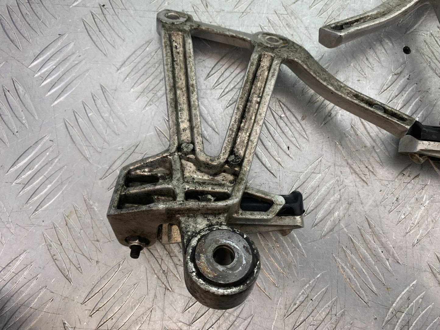 YAMAHA FZS600 FAZER 600 REAR HANGERS  YEAR 1998-2001 (CMB1267)