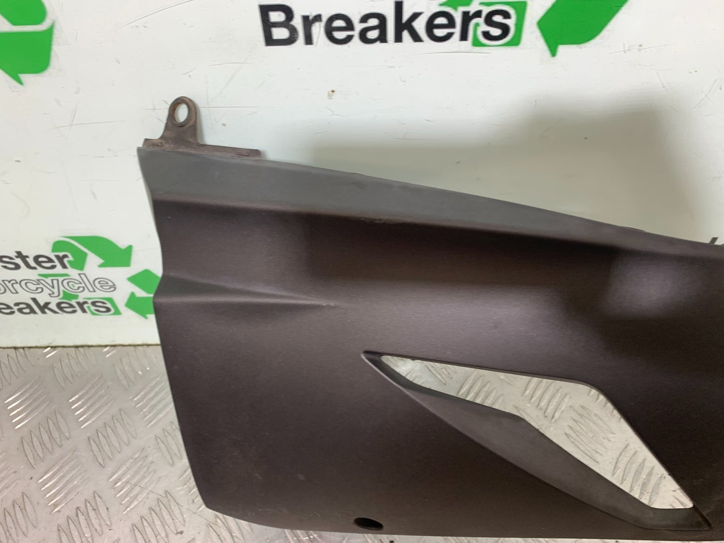 KAWASAKI GTR1400 GTR 1400 RIGHT BELLY PAN YEAR 2007-2009 (CMB1306)