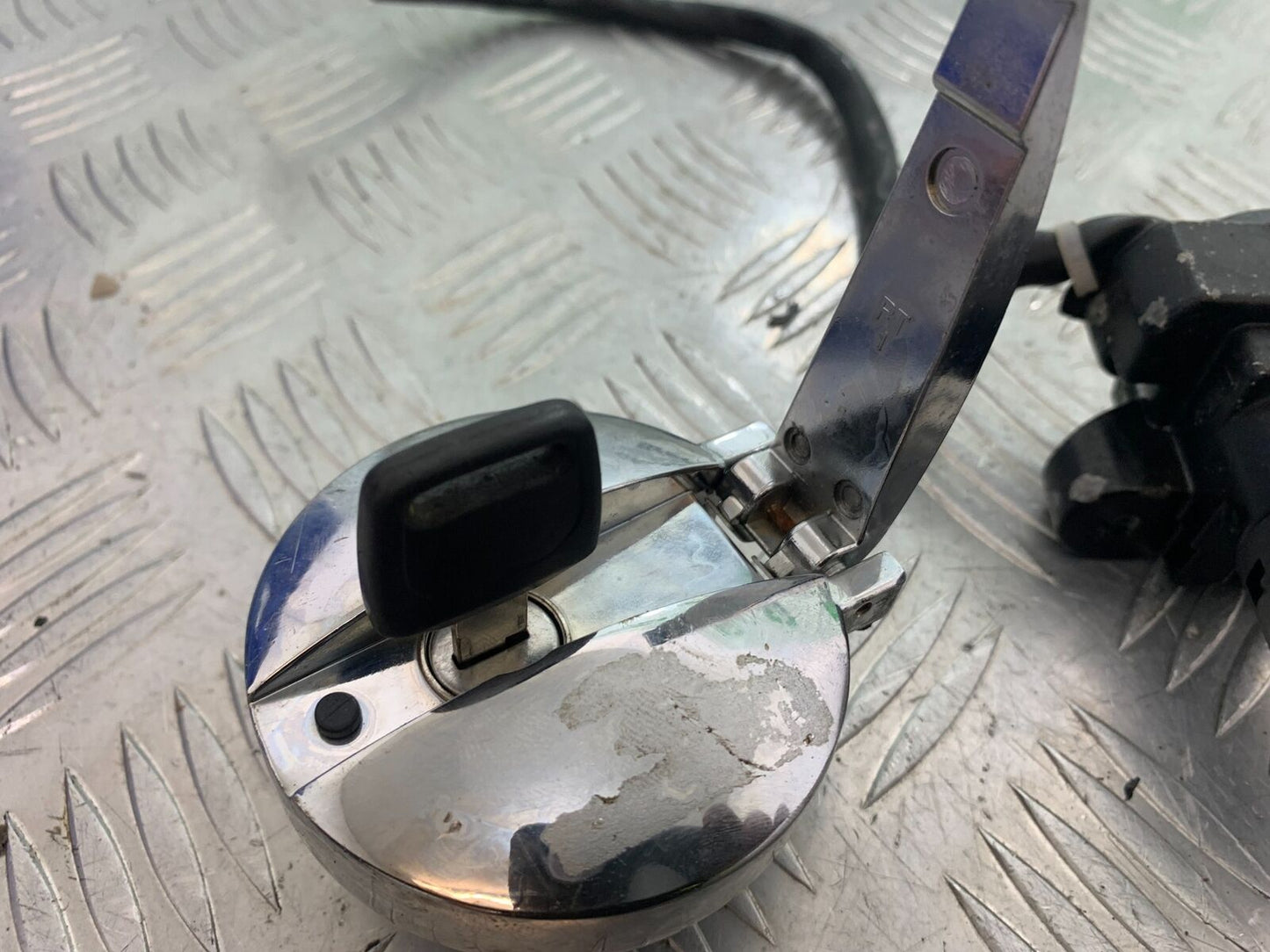 MUTT GT-SS 125 IGNITION SWITCH AND PETROL CAP  YEAR 2020- 2024  (CMB1085)