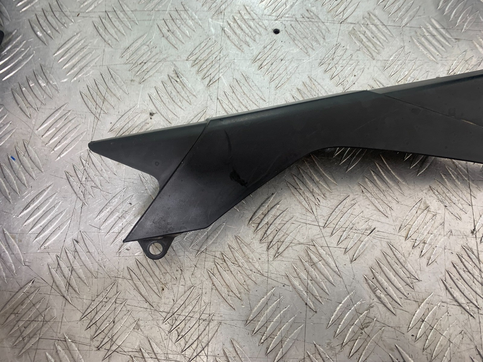 YAMAHA XJ6 XJ6-S CHAIN GUARD  YEAR 2009-2015  (CMB1212)