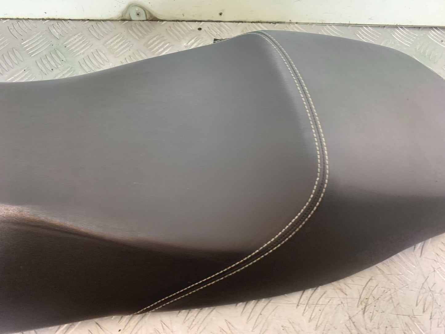 TRIUMPH 1050 SPRINT GT SEAT  YEAR 2010-2016 (CMB1250)