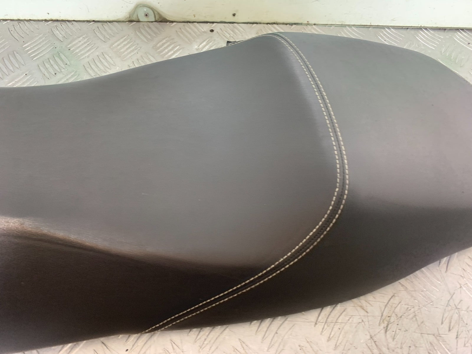 TRIUMPH 1050 SPRINT GT SEAT  YEAR 2010-2016 (CMB1250)