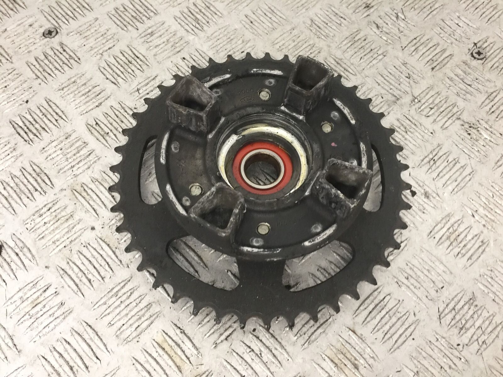 KAWASAKI Z750 Z 750 SPROCKET CARRIER YEAR 2004-2006  (STOCK 871)