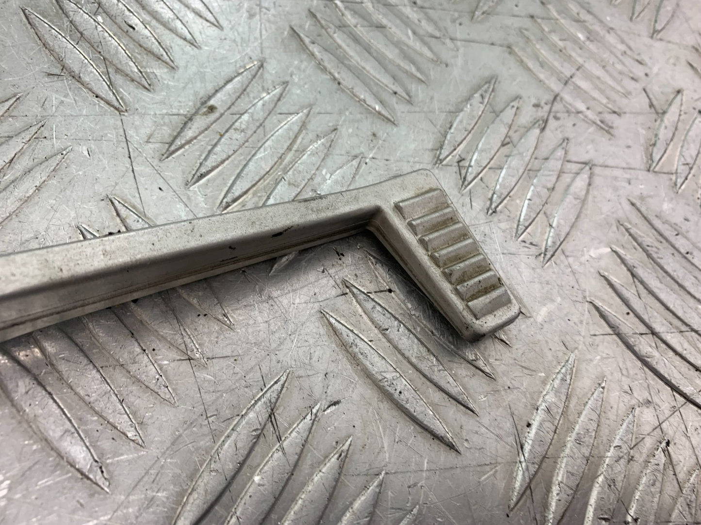 TRIUMPH 955i DAYTONA REAR BRAKE PEDAL  YEAR 2002-2006 (CMB1229)