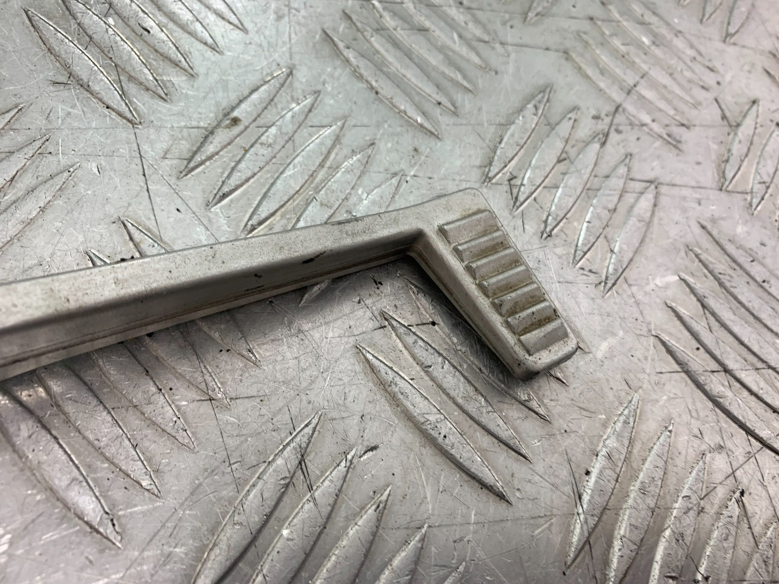 TRIUMPH 955i DAYTONA REAR BRAKE PEDAL  YEAR 2002-2006 (CMB1229)