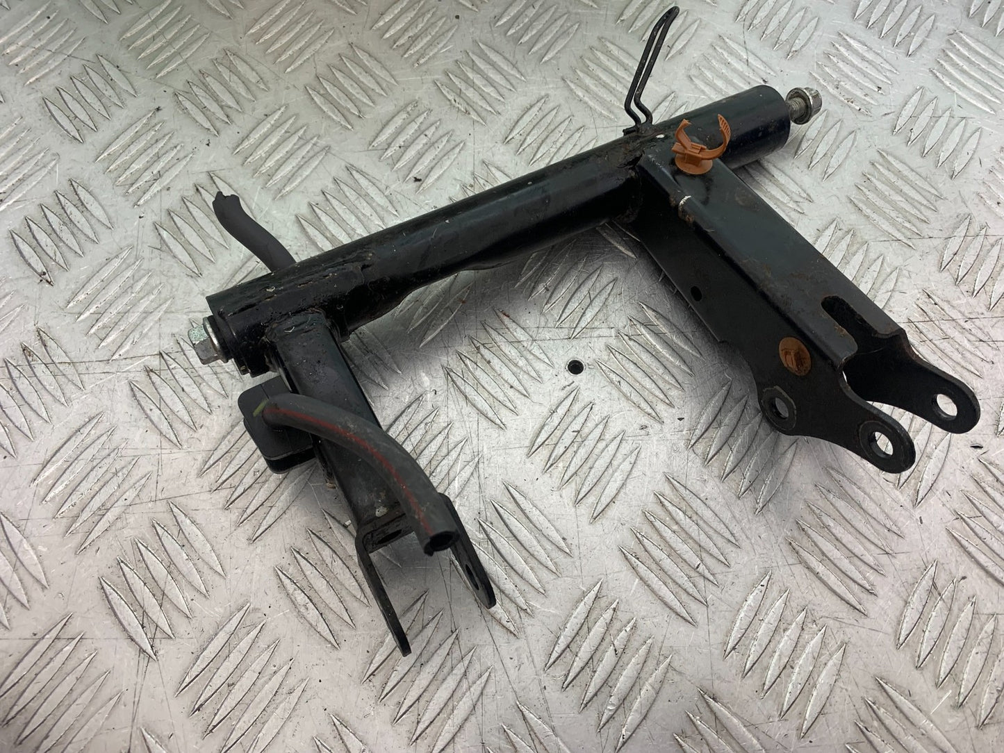 YAMAHA NMAX-125 N MAX 125 ENGINE BRACKET  YEAR 2015-2020  (CMB1231)