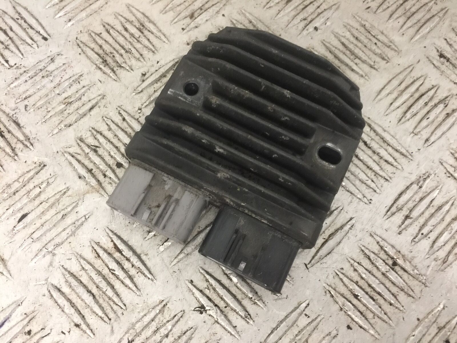 YAMAHA FJR1300 FJR 1300 REGULATOR   YEAR 2001-05 (STOCK 814)