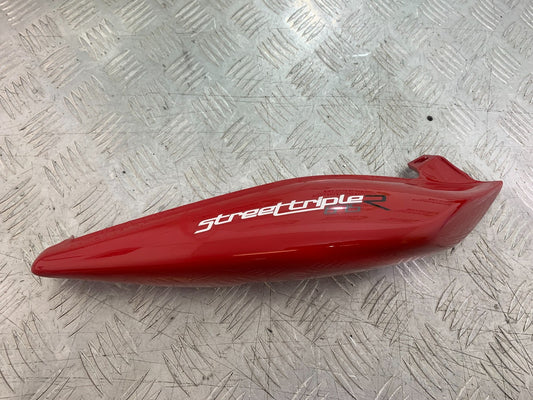 TRIUMPH 675 STREET TRIPLE R RIGHT SEAT PANEL YEAR 2013 - 2016 (CMB1221)