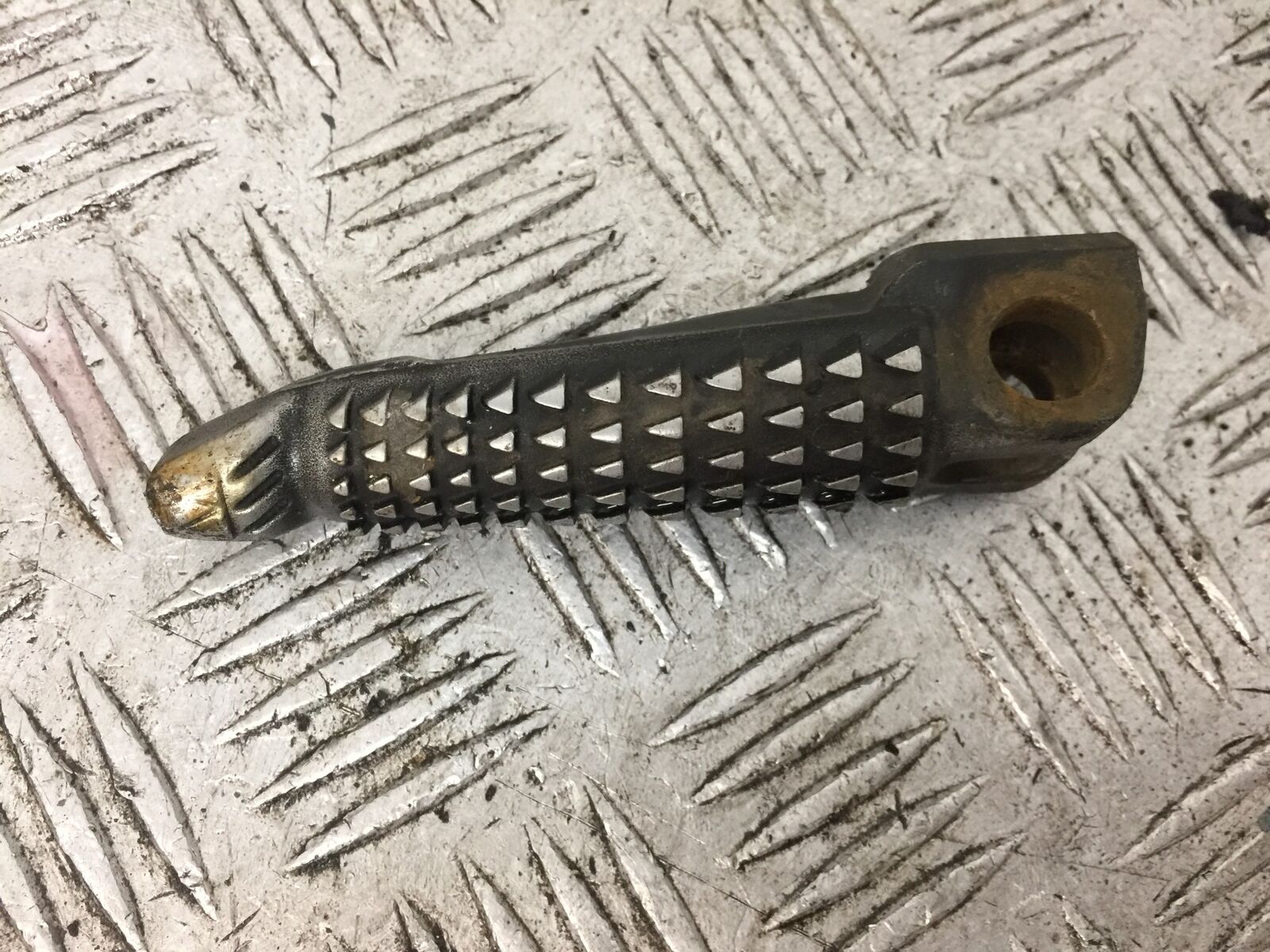 KAWASAKI ZX6R FRONT LEFT FOOTPEG YEAR 2009-2012  (STOCK 897)