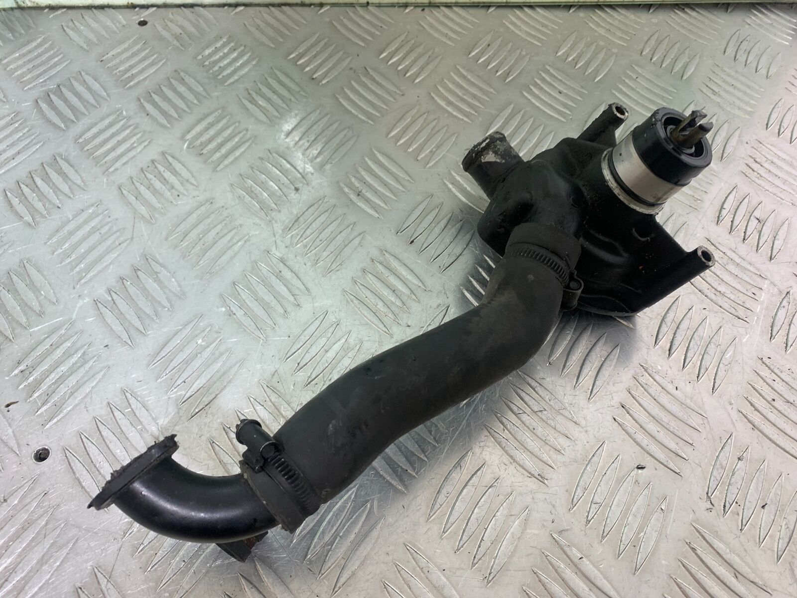 TRIUMPH 955i SPRINT ST WATER PUMP  YEAR 1999-2004 (STOCK 735)