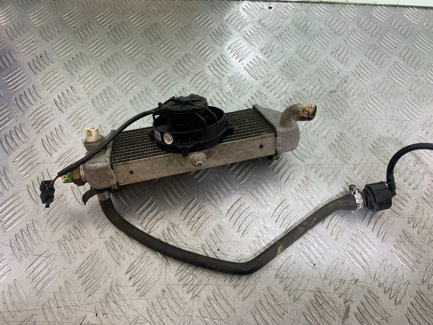 YAMAHA XMAX 250 XMAX 250 RADIATOR AND FAN  YEAR 2006-09 (CMB1201)