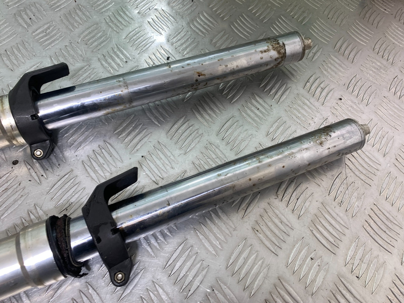 TRIUMPH T509 SPEED TRIPLE FORKS (SOLD AS PARTS)  YEAR 1997-1998 (CMB1144)