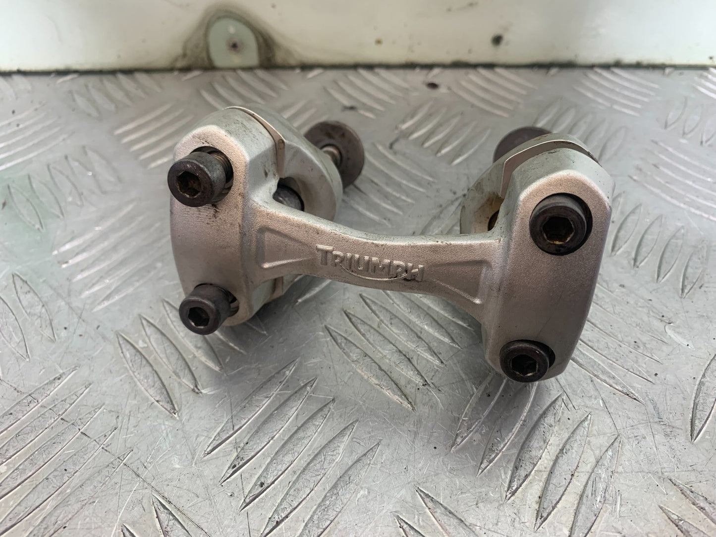 TRIUMPH 675 STREET TRIPLE HANDLEBAR RISERS   2013-2016 (CMB1186)