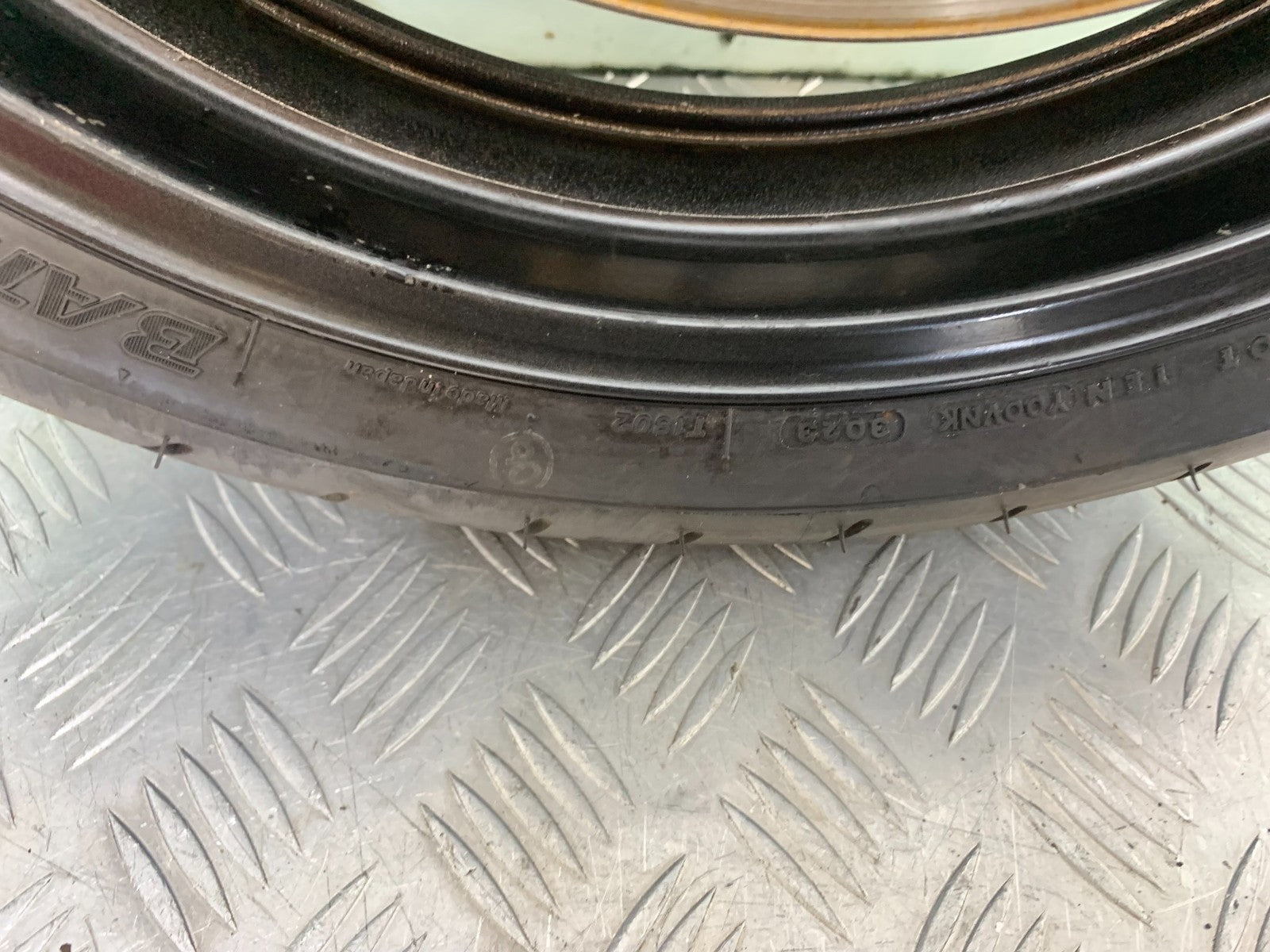 SUZUKI GSF1200 GSF 1200 BANDIT FRONT WHEEL AND DISCS   YEAR 2001-2004 (CMB1188)