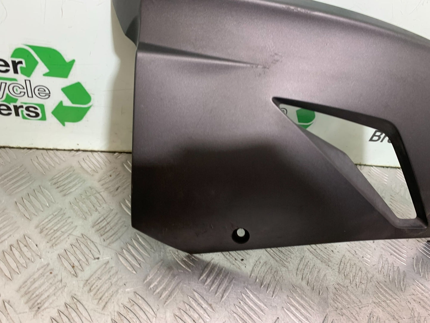 KAWASAKI GTR1400 GTR 1400 RIGHT BELLY PAN YEAR 2007-2009 (CMB1306)