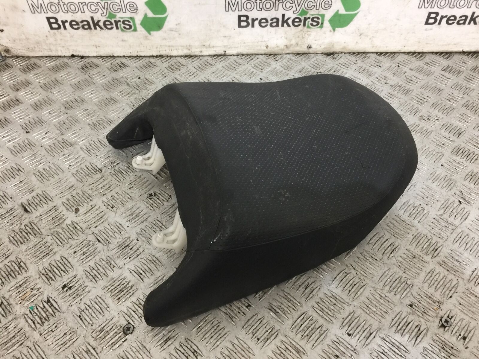 YAMAHA FJR1300 FJR 1300 REAR SEAT YEAR 2001-05 (STOCK 814)