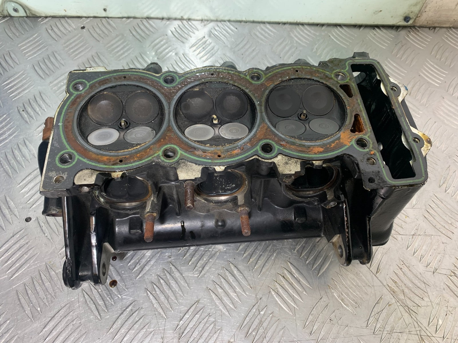 TRIUMPH 955I SPRINT RS CYLINDER HEAD AND CAMS   YEAR 1999-04